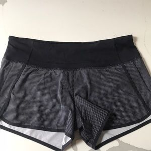 Excellent condition lululemon runtimes short 4”